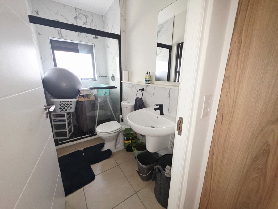 To Let 2 Bedroom Property for Rent in Sandown Western Cape